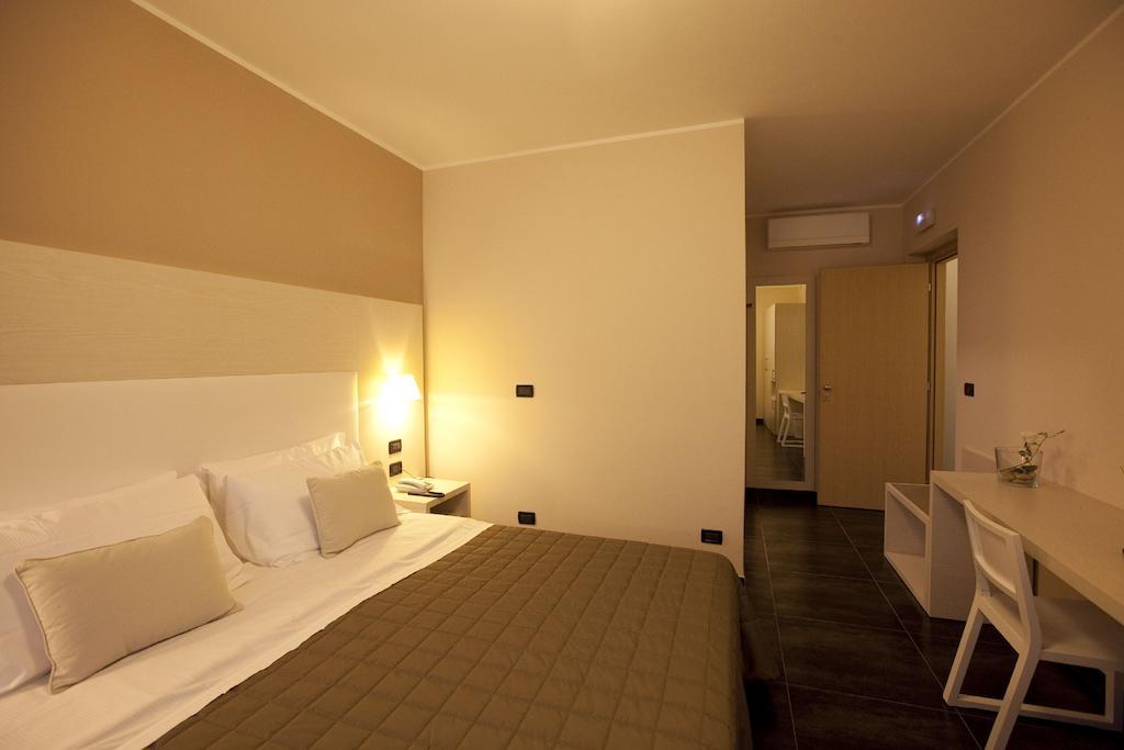 Hotel La Meridiana Settimo Torinese Kamer foto