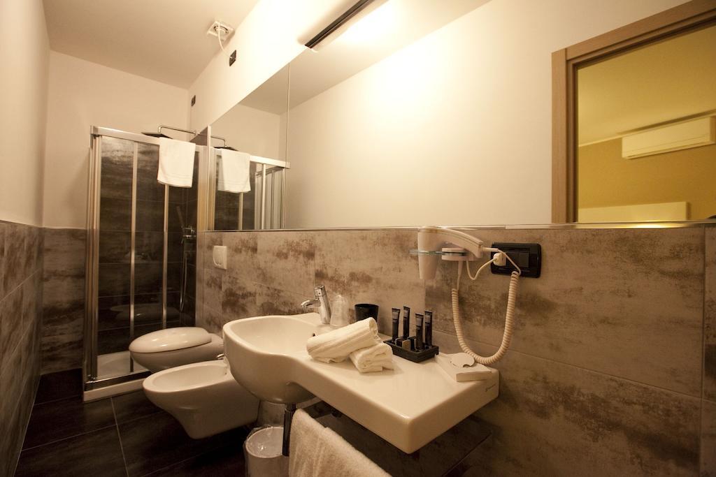 Hotel La Meridiana Settimo Torinese Kamer foto