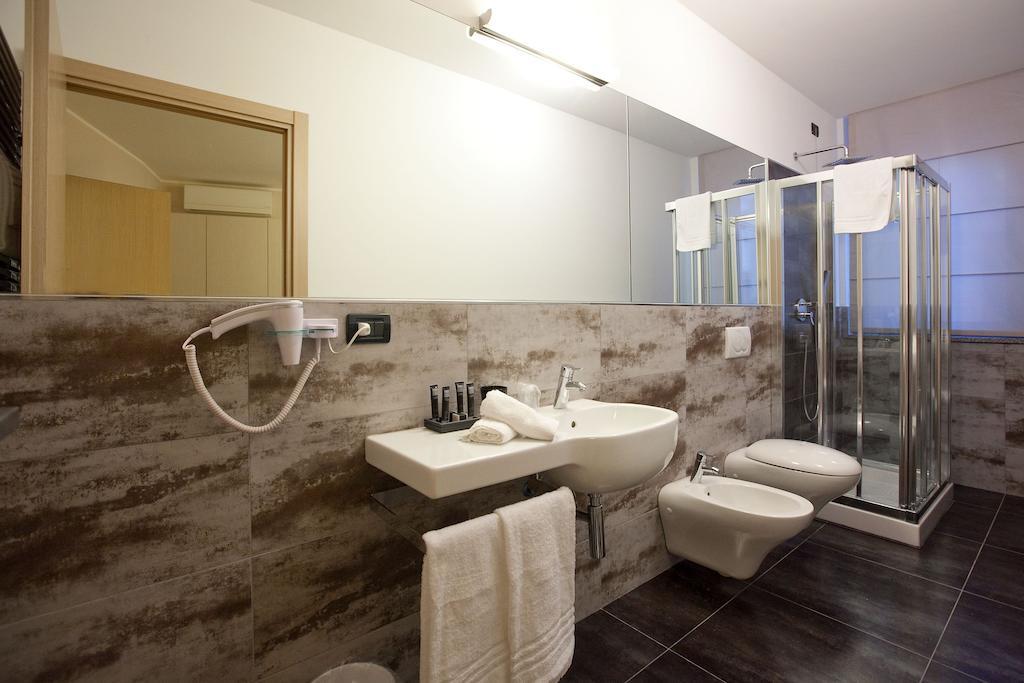 Hotel La Meridiana Settimo Torinese Kamer foto