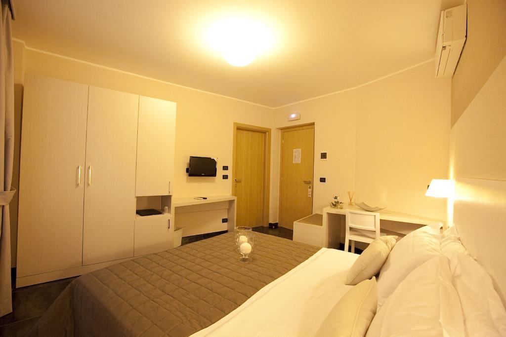Hotel La Meridiana Settimo Torinese Kamer foto