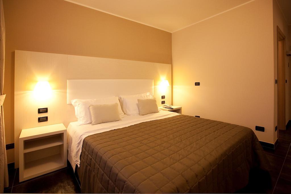 Hotel La Meridiana Settimo Torinese Kamer foto